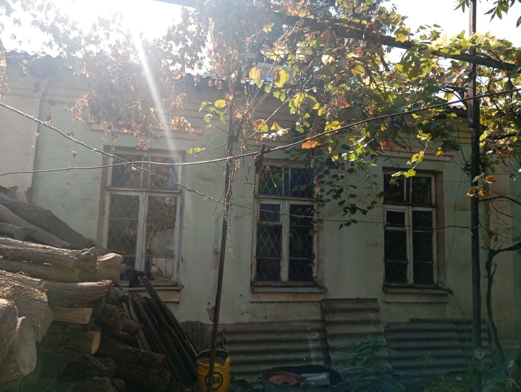 Продам дом 6 соток  в районе военного госпиталя