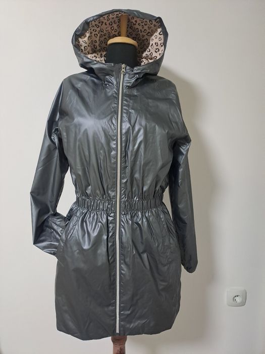 Дъждобран "BENETTON, S- М размер.