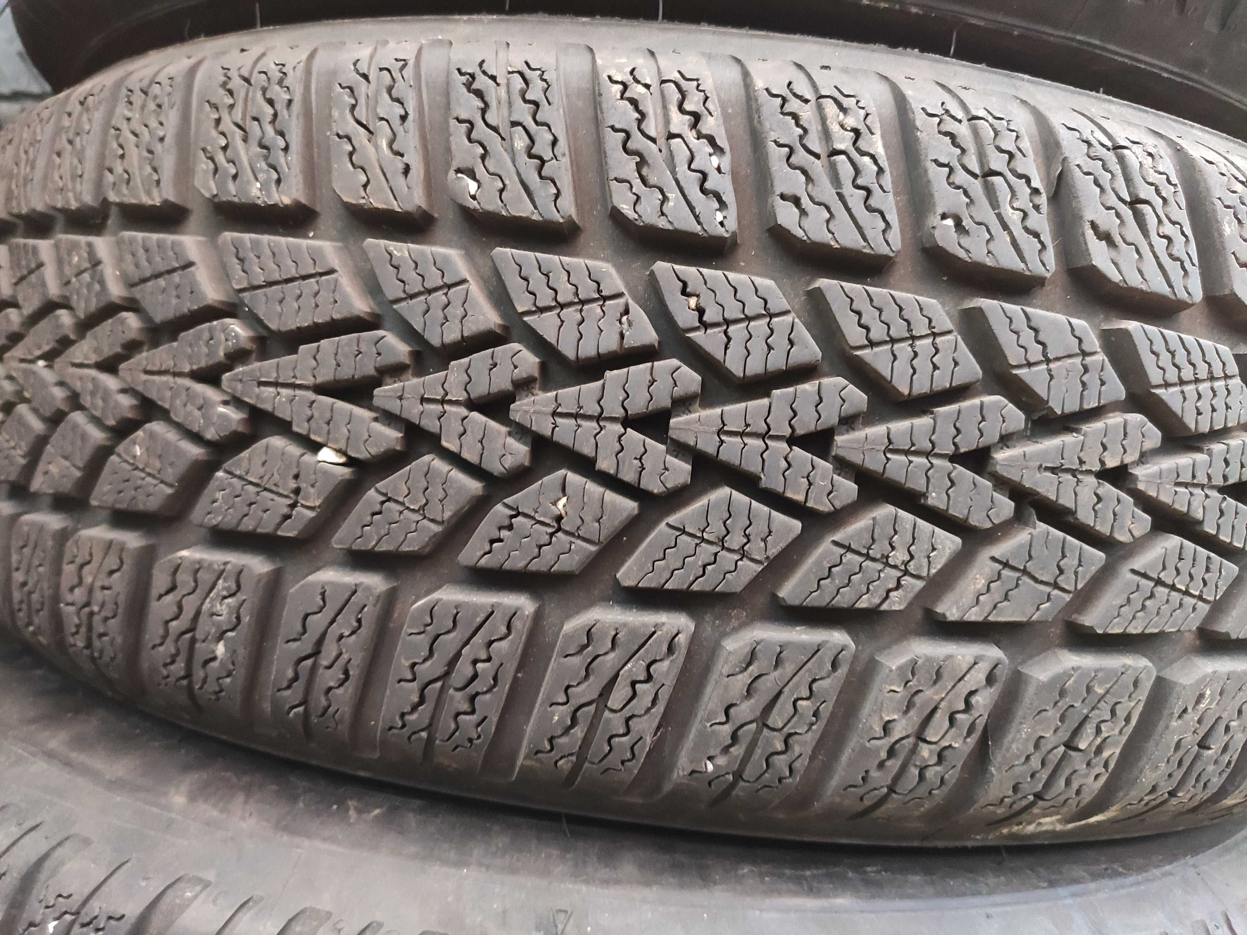 4бр Зимни гуми 185 60 15 - Dunlop