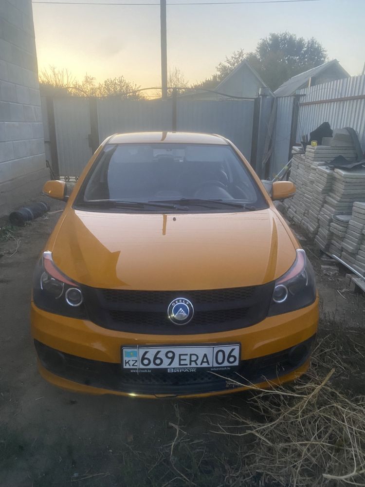 Машина Geely