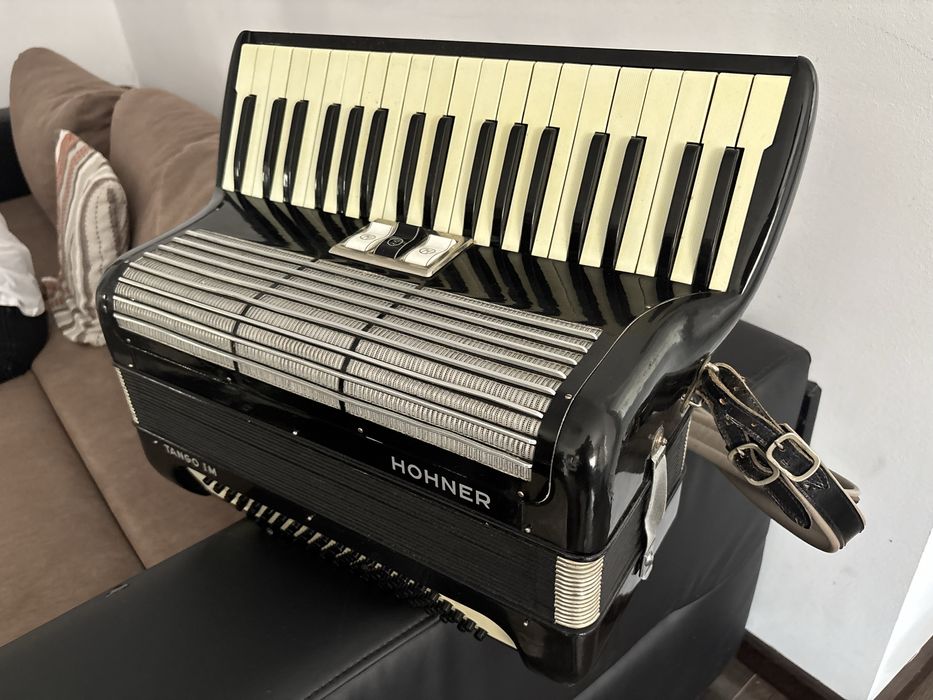 Acordeon Hohner Tango1M cu 96 de basi