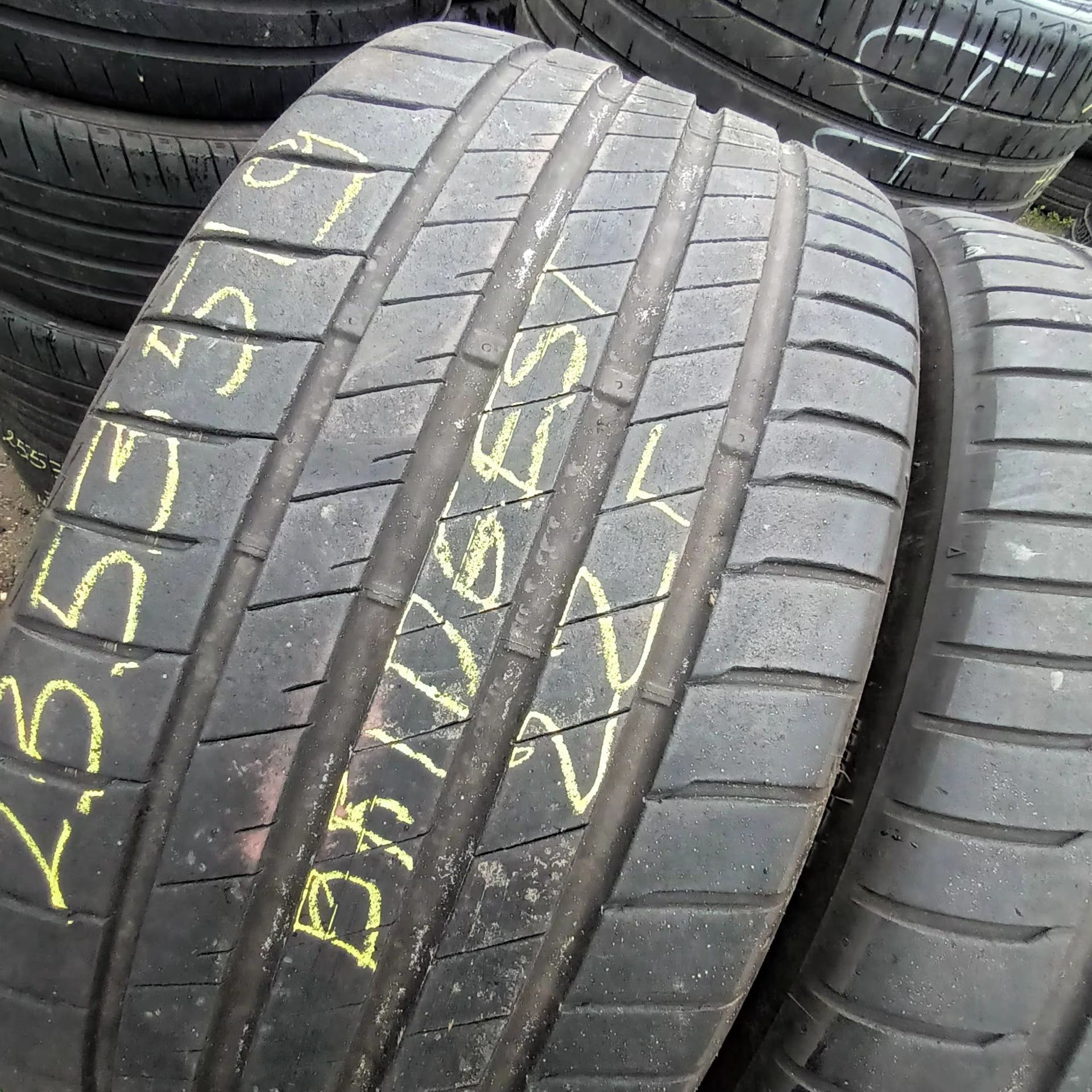 235 35 19 BRIDGESTONE 2бр летни дот 2022г