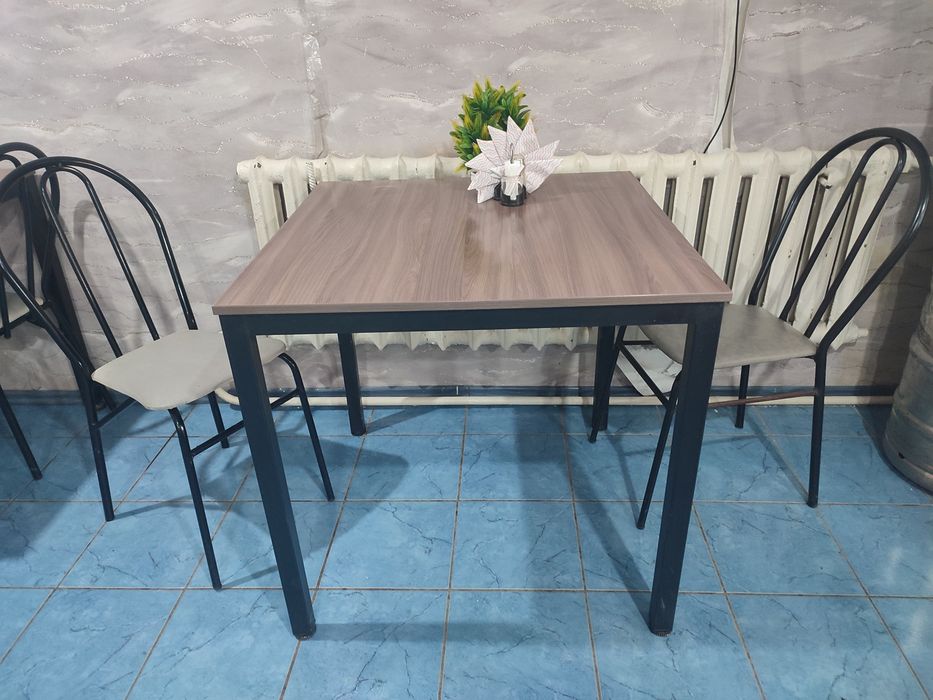 Продам столы и стулья