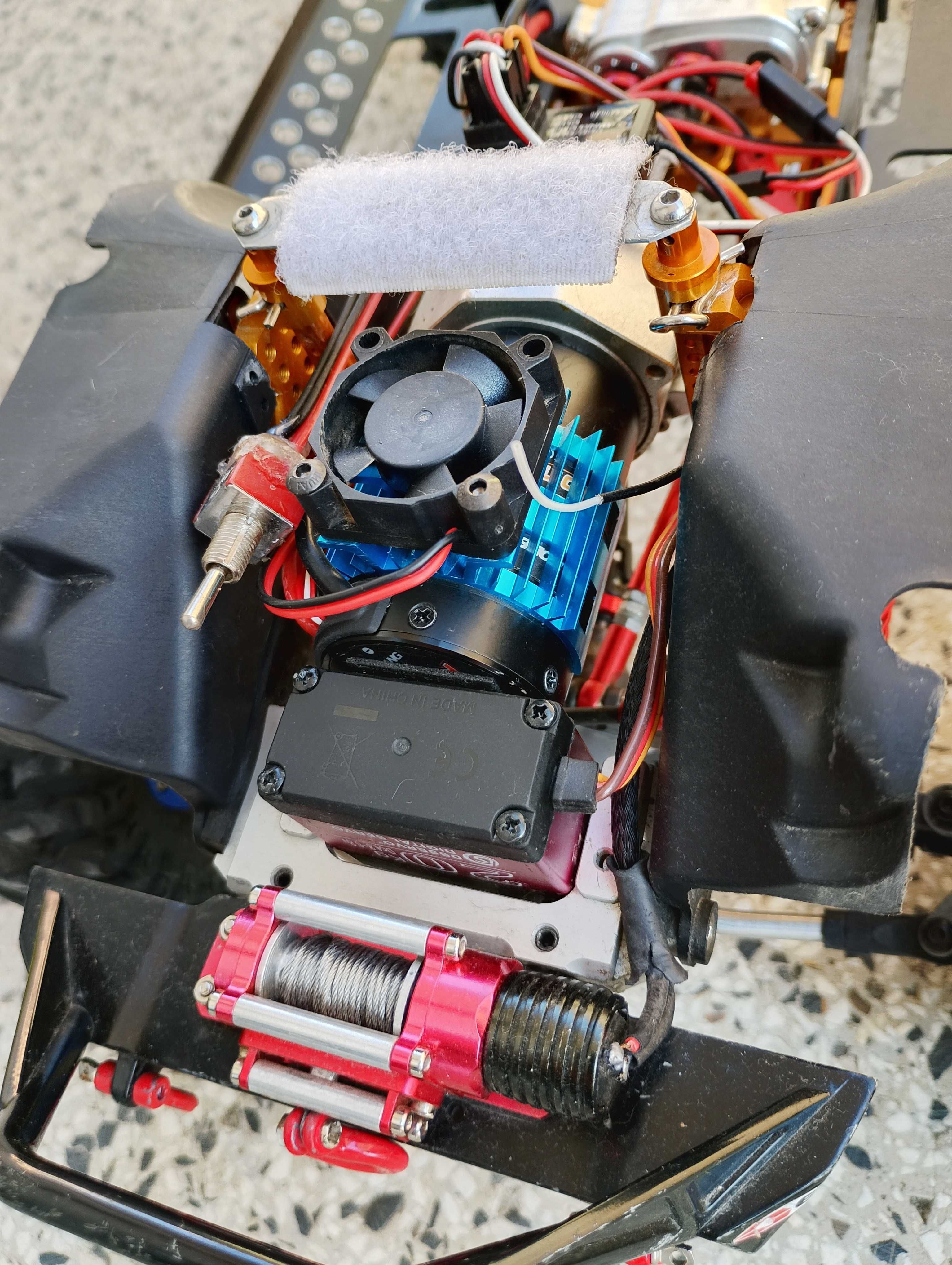 Crawler 1/10  катерач