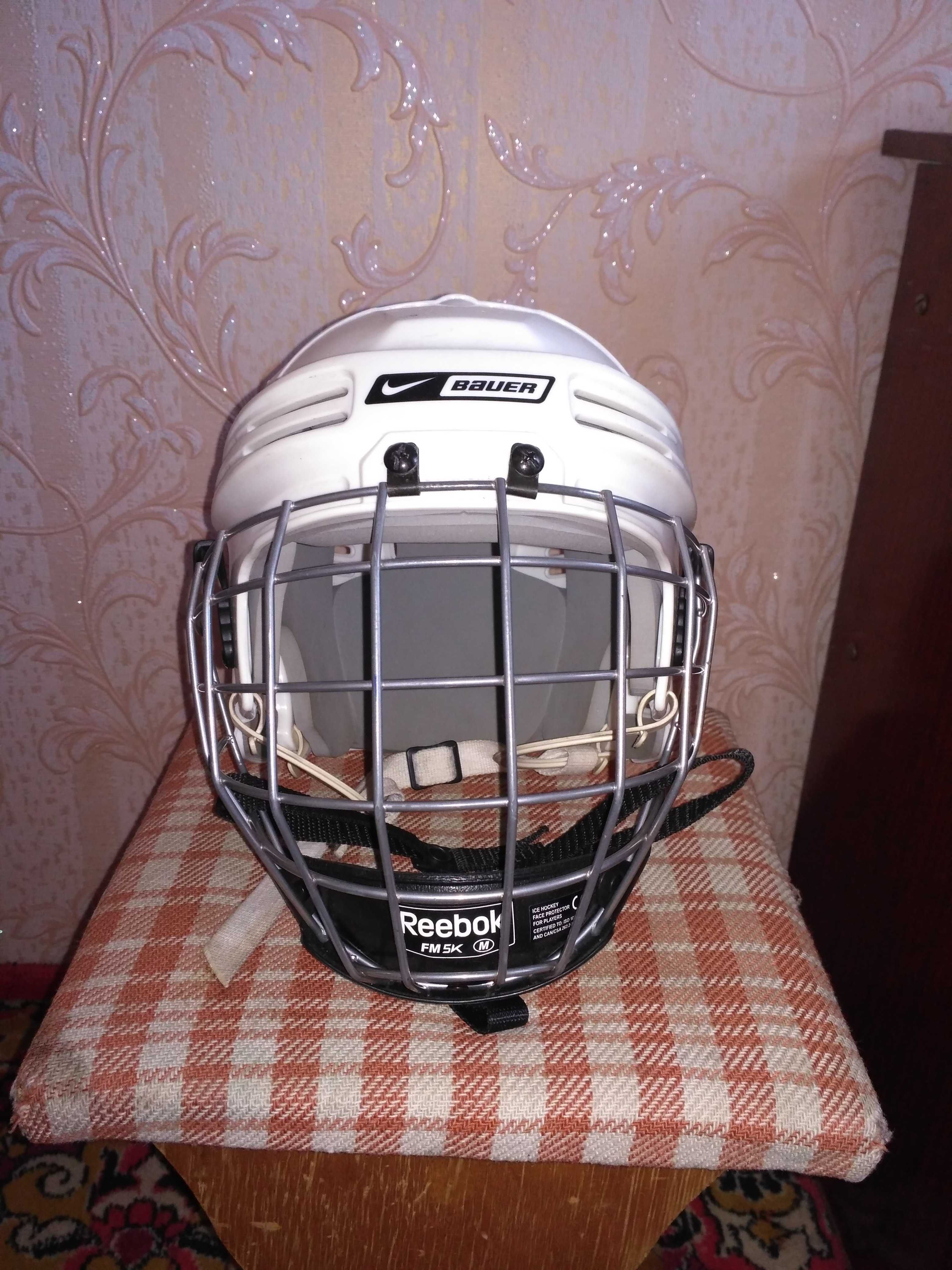 Шлем хоккейный фирмы Bauer