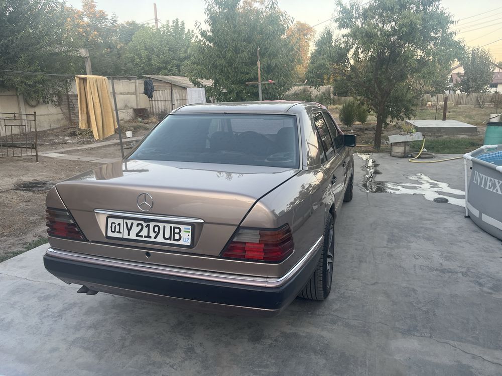 W124 Mercedes - Benz