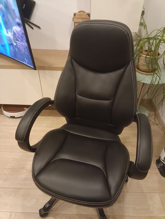 Чисто НОВ офис стол!!!