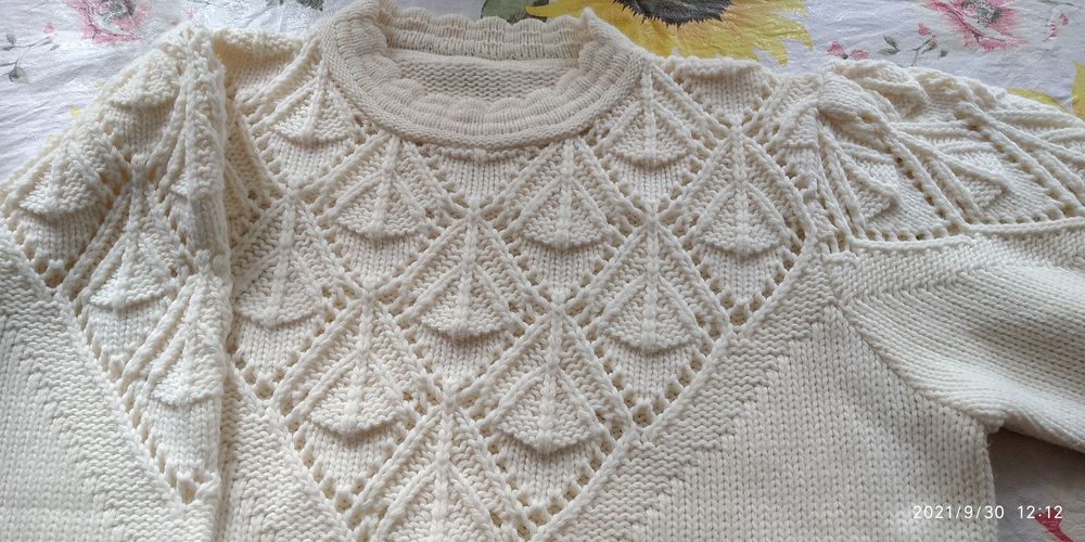 Кофта  белая, теплая