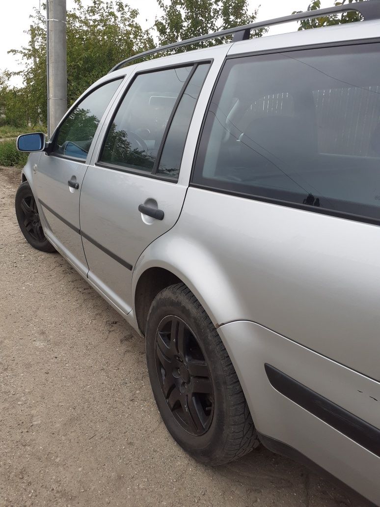 Golf 4 1.6 16 v  vând sau schimb