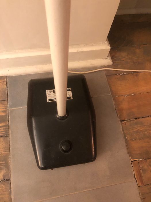 Стара медицинска лампа