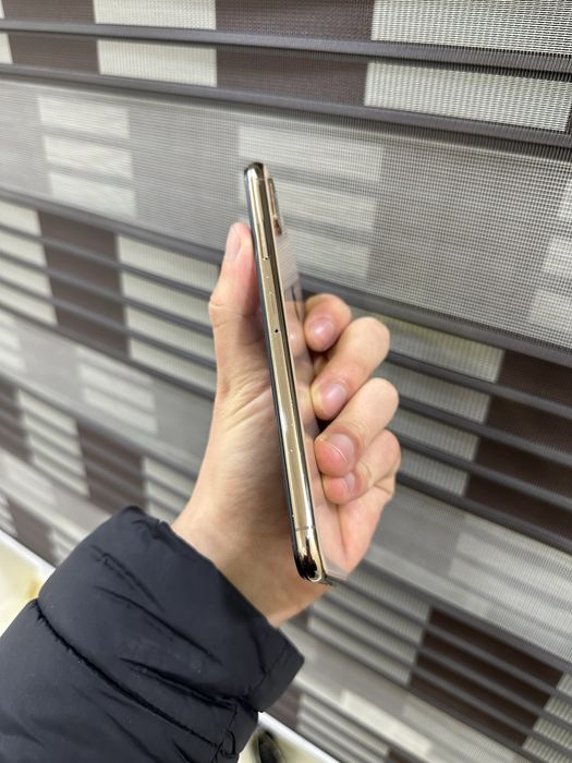 iPhone Xs max Gold