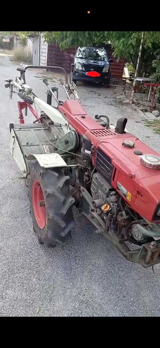 Продава се червена фреза