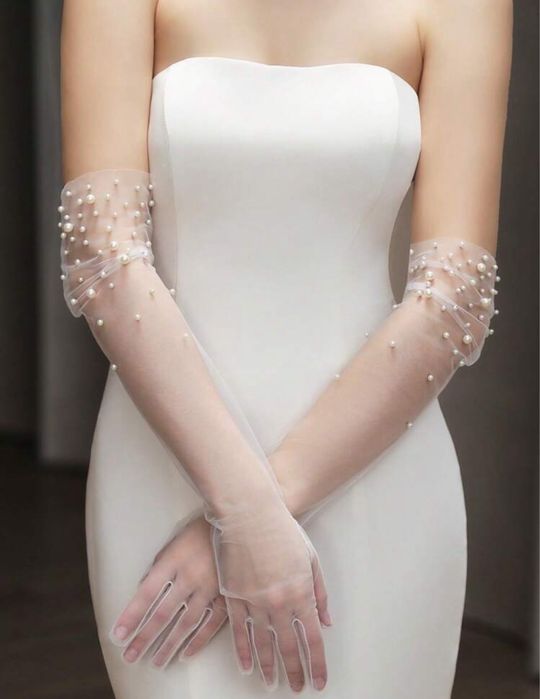 бели ръкавици с перли