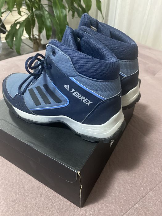 Маратонки адидас