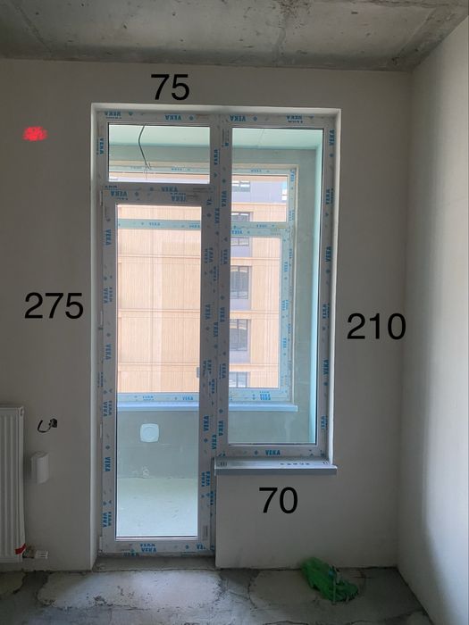 Пластиковая дверь с окном