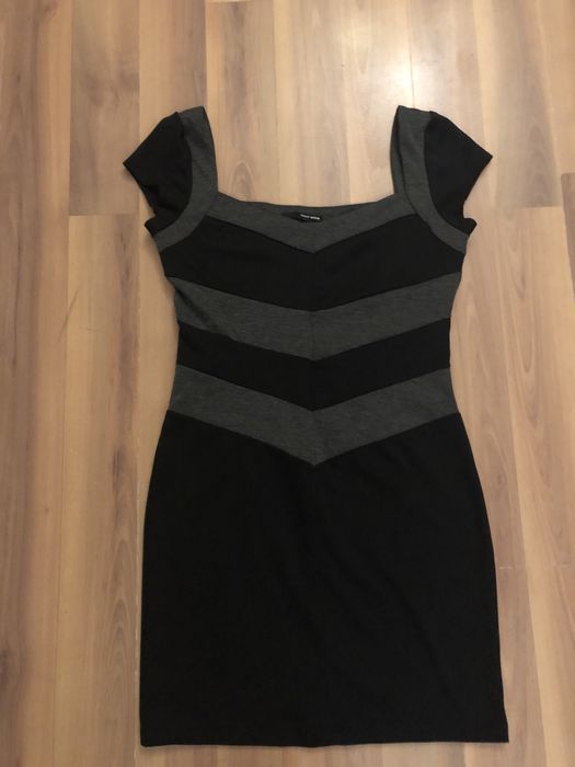 Стилна черна рокля или сива рокля