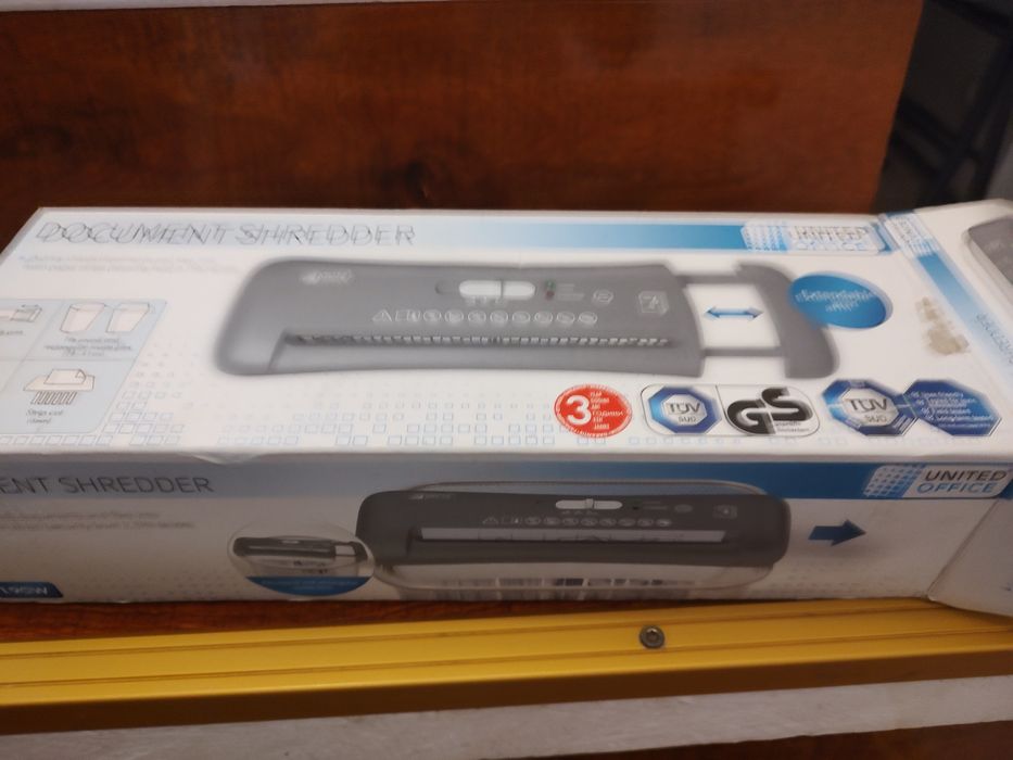 Distrugător/tocător documente A4