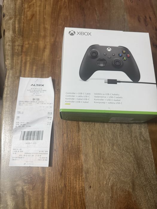 Controler Xbox alb si negru stare perfefta