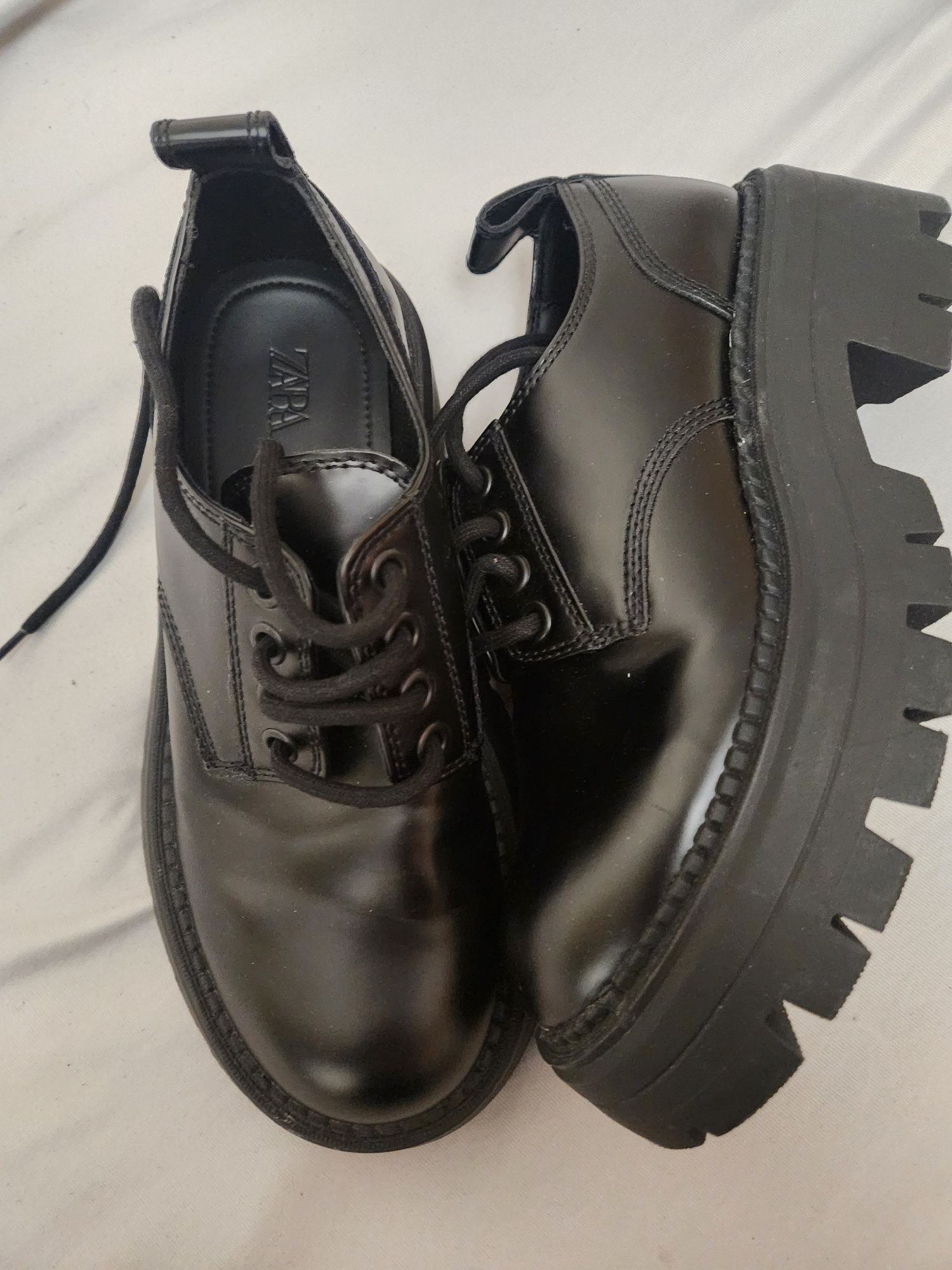 Обувки на ZARA .