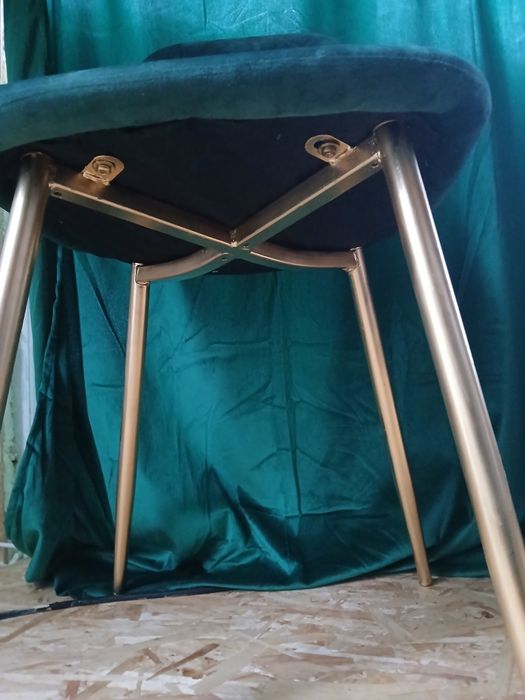 Vând  4 scaune verde smarald