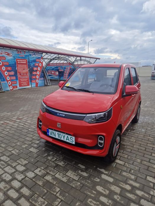 Vand masina 16 ani , 4 portiere nu aixam sau ligier