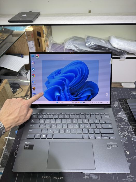 Asus ZenBook Q415