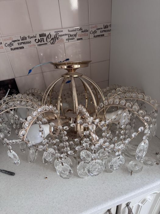 Срочно продам люстру