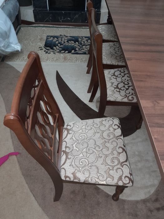 Стол со стульями