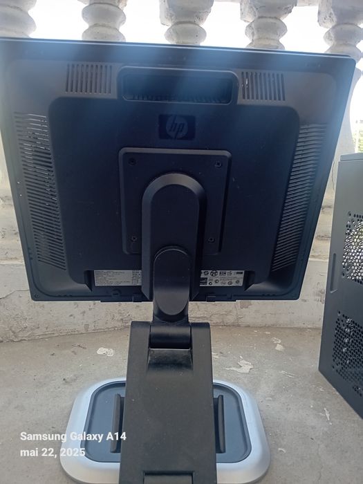 Monitor eLg și calculatorul