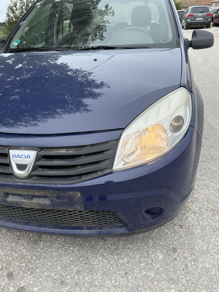 На части Dacia Sandero 1.2i 16v 75кс 2010година ръчка