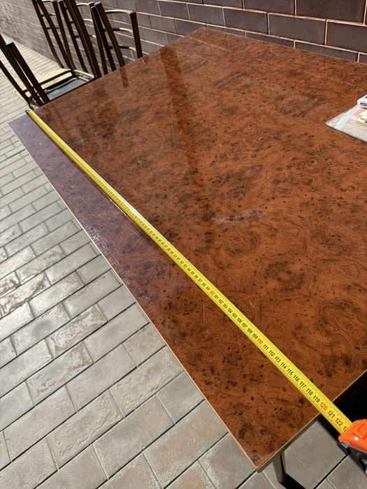 Стол со стульями