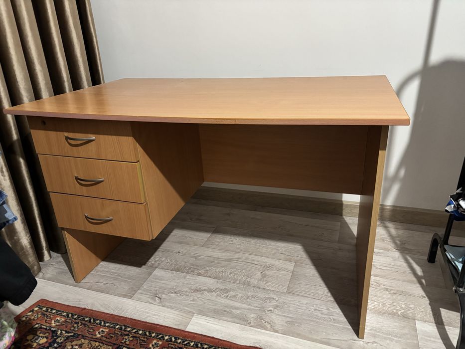 Письменный стол с 3 шкафчиками