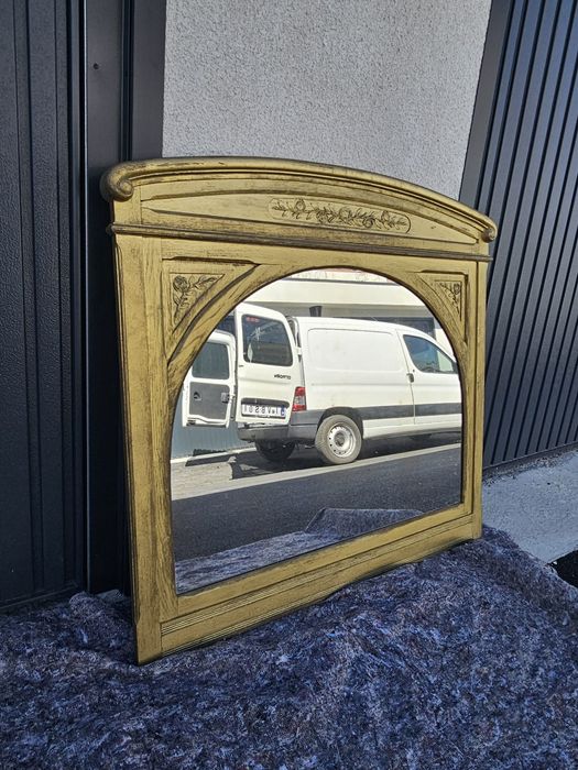 Голямо старинно огледало