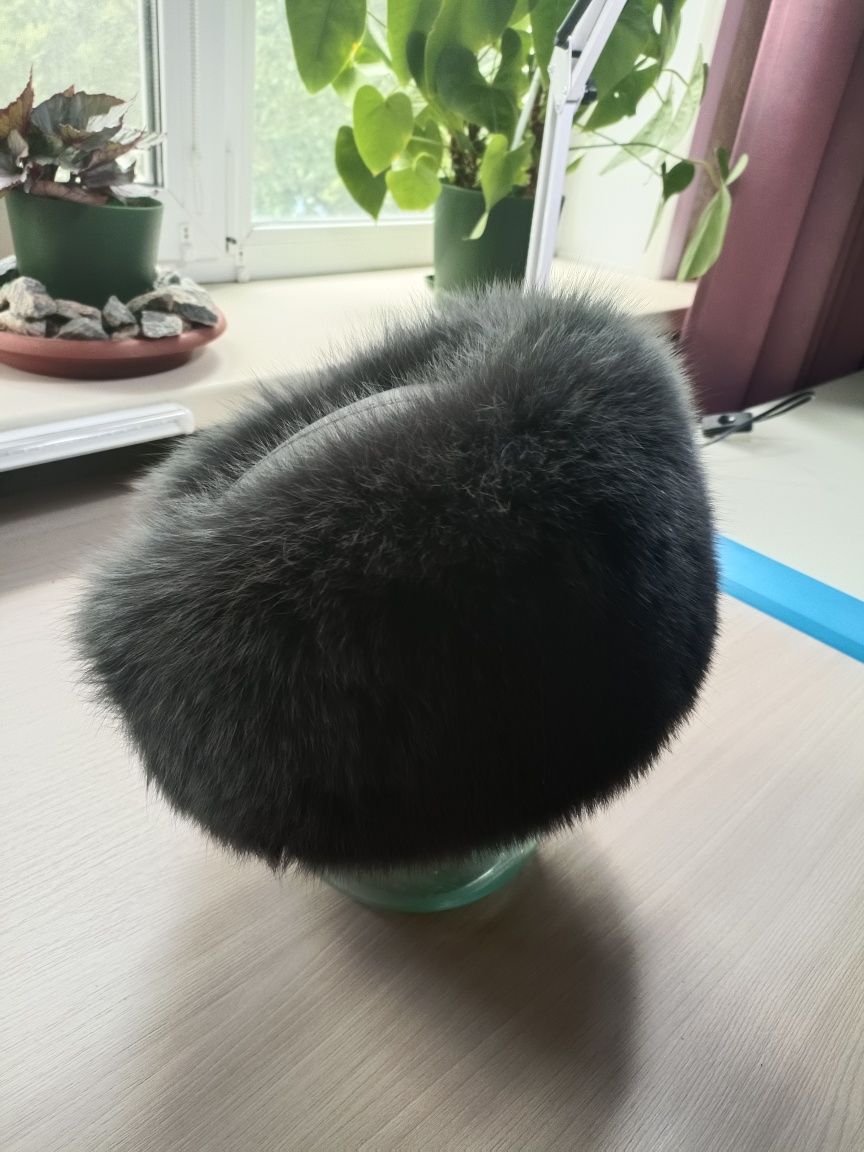 Продам шапку женскую меховую