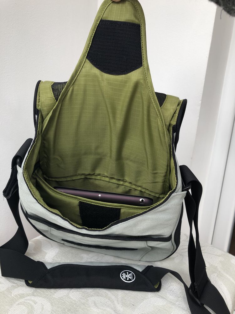 Дизайнерска чанта за компютър 11” Crumpler Wee Bee