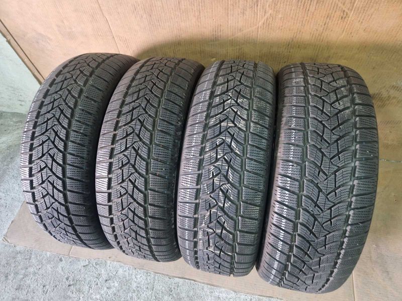 4 Dunlop R17 215/60
зимни гуми 
DOT4220