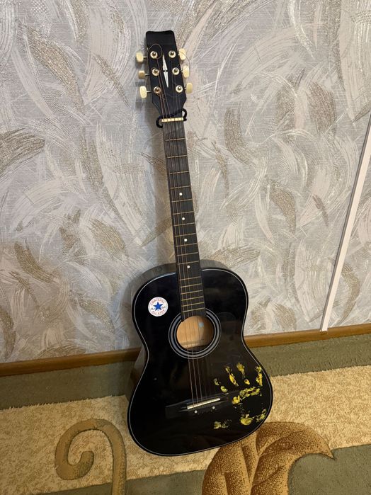 Продам акустическую гитару.