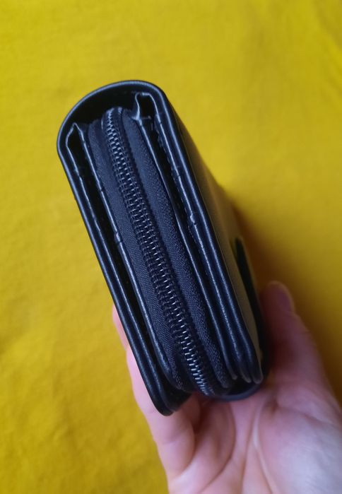 Portofel damă cu multiple compartimente de organizare