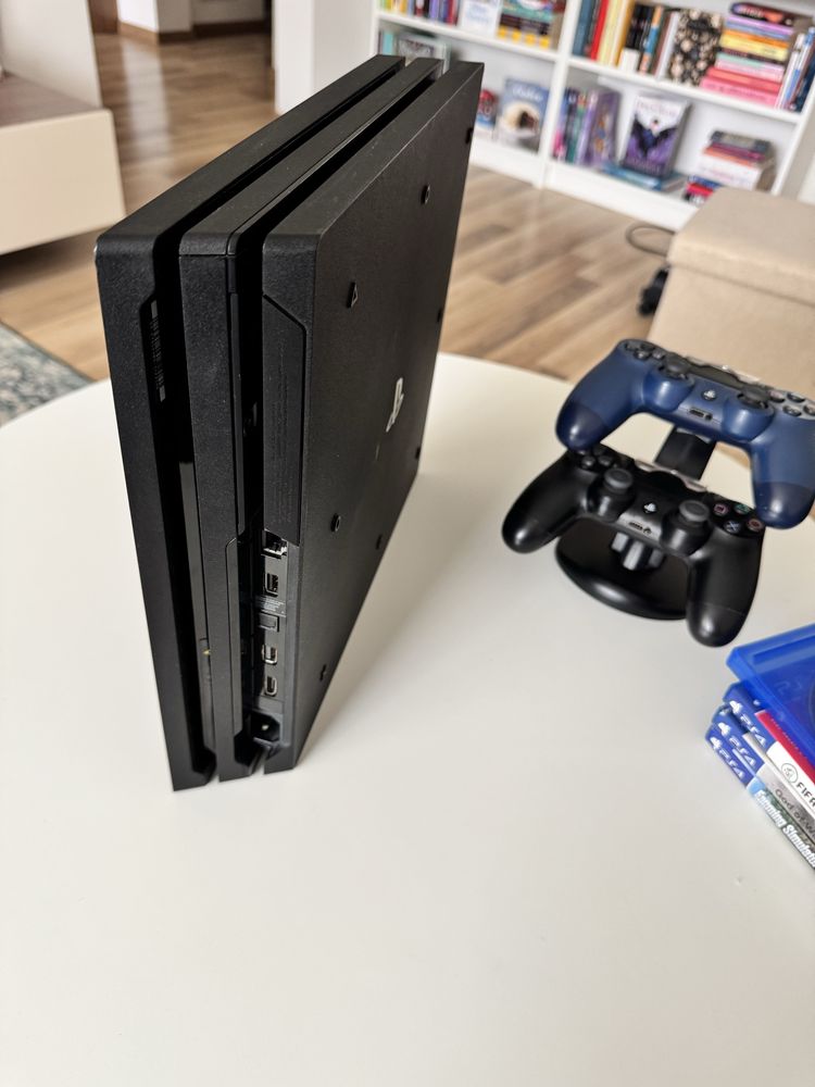 Consola Playstation 4 Pro PS4 PRO 4 jocuri si stand