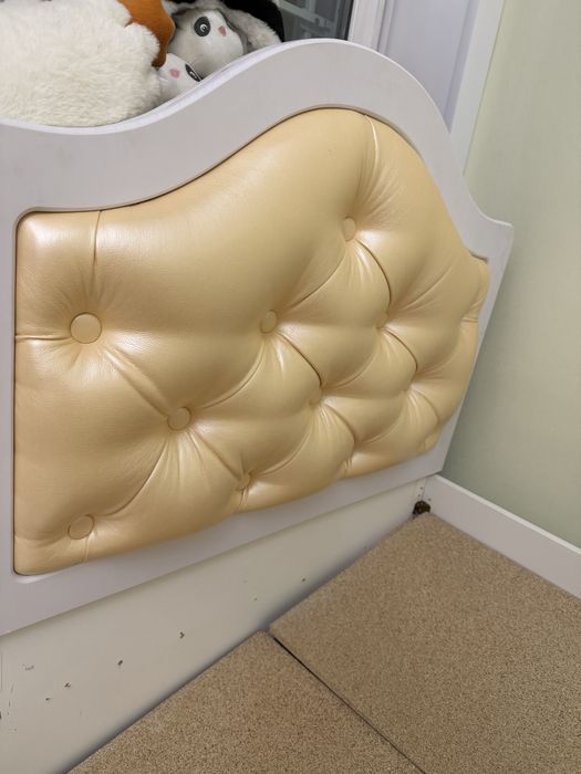 детская кровать  с матрасам