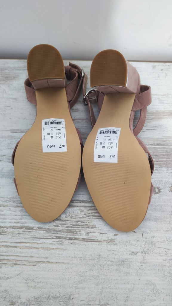 New Look сандали на ток