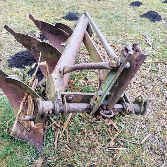 Vând plug românesc