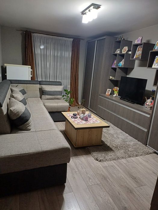Vând apartament cu două camere