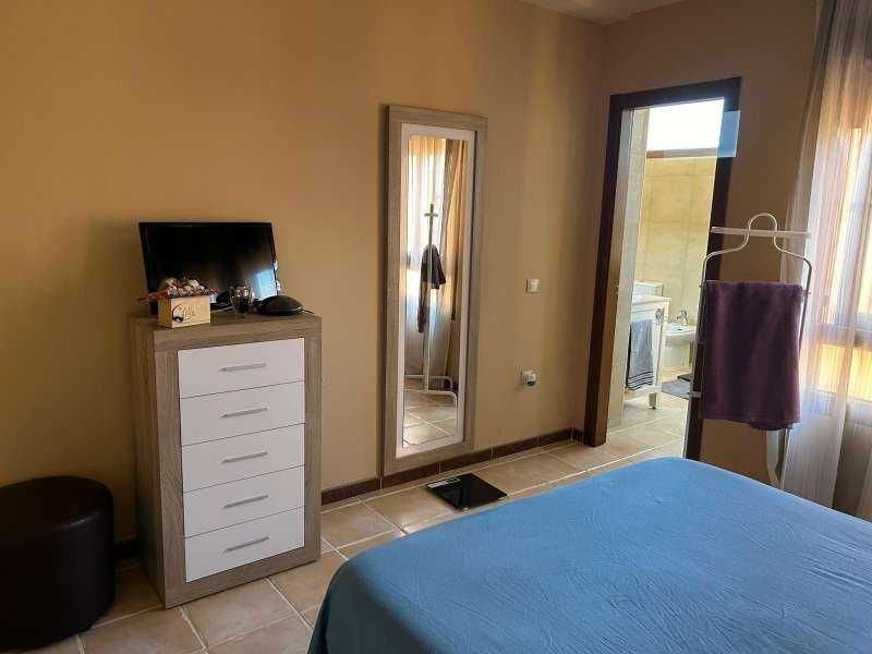 Дава се под наем Тристаен апартамент в София, Изток - 110 кв.м за 499 € - Снимка #8