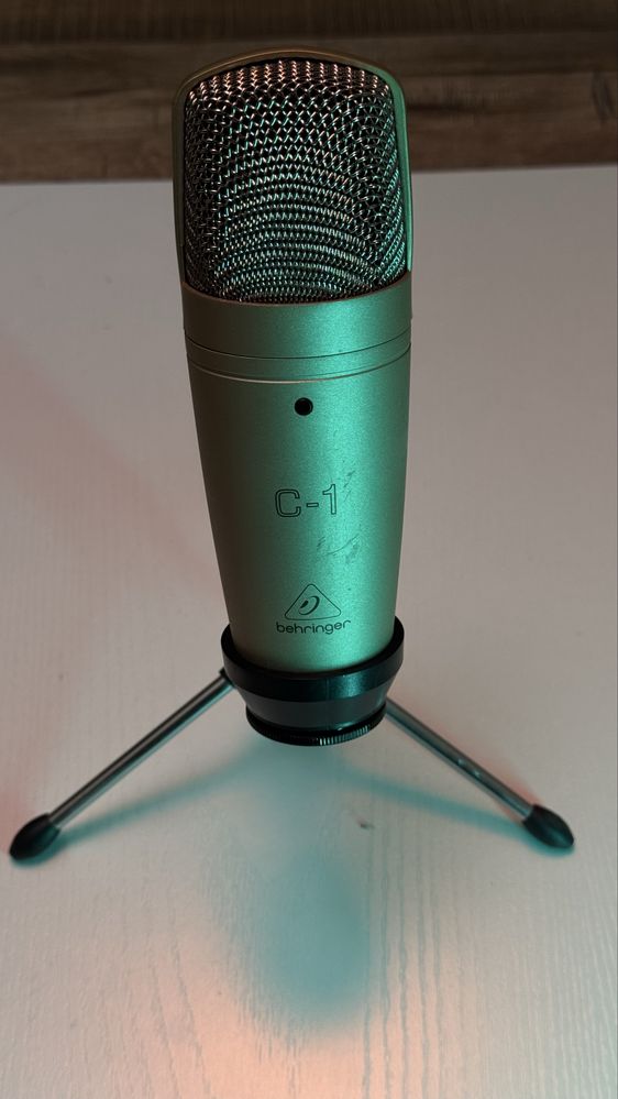 Звуковая карта и микрофон behringer (комплект)