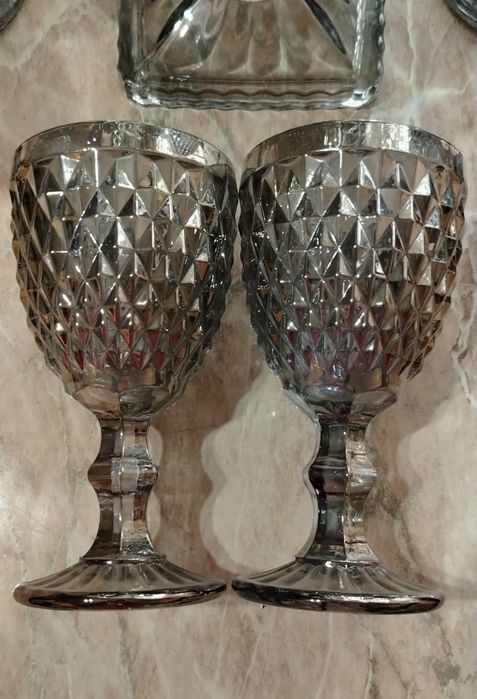 Недорого новый, шикарный  графин "Самовар" с краником и 6 бокалов.