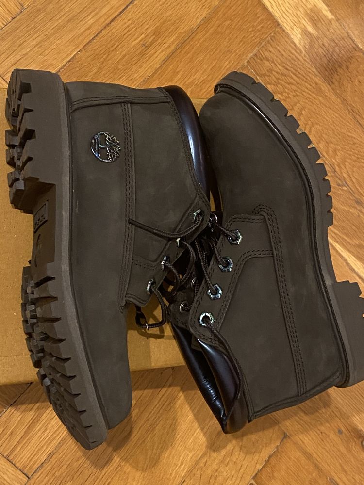 Bocanci Timberland noi in cutie marime 35.5-36