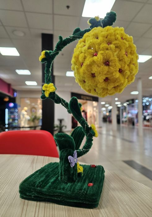 Lampa decorativă cu flori
Cu un aer de poveste si cu foarte multe flor