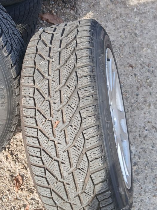 Vând jante ORIGINALE Mercedes R17+ CAUCIUCURI iarnă