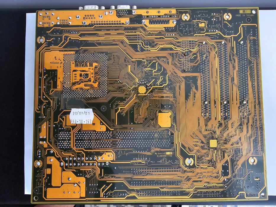 MB: Gigabyte GA-6VMM CPU: Celeron 400 RAM: 128 MB